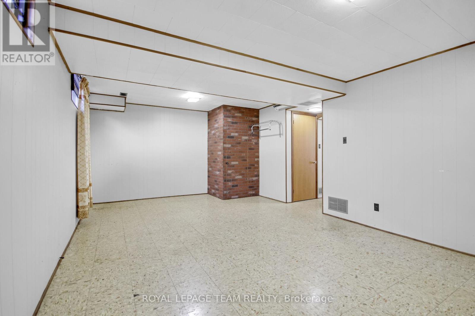 Photo 32 of 52 Bowhill Avenue, Ottawa ON