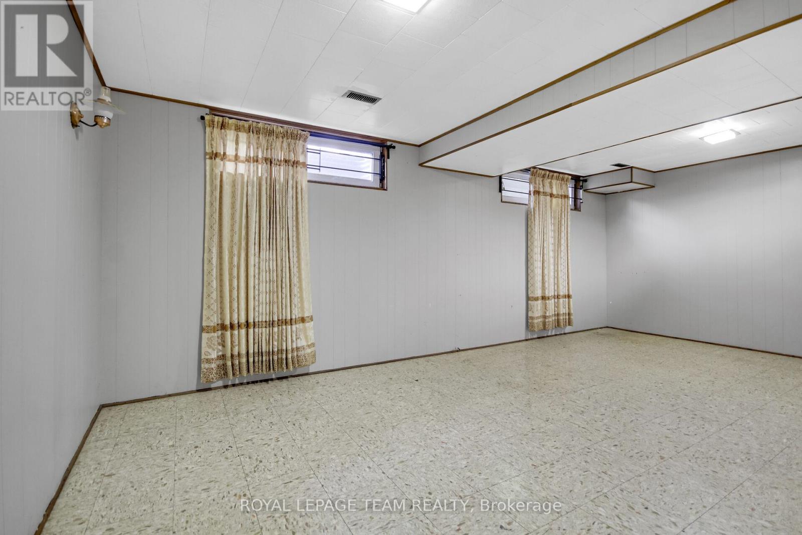 Photo 33 of 52 Bowhill Avenue, Ottawa ON