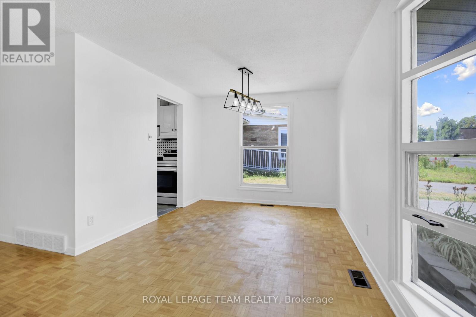 Photo 37 of 52 Bowhill Avenue, Ottawa ON