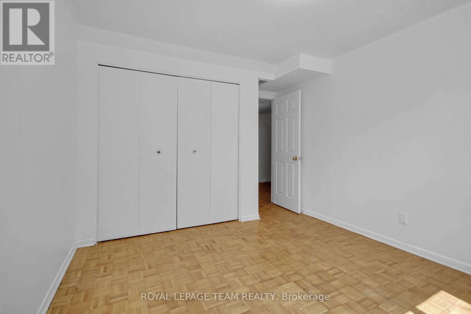 Photo 4 of 52 Bowhill Avenue, Ottawa ON