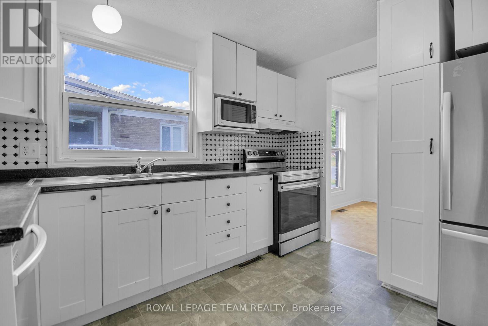 Photo 40 of 52 Bowhill Avenue, Ottawa ON