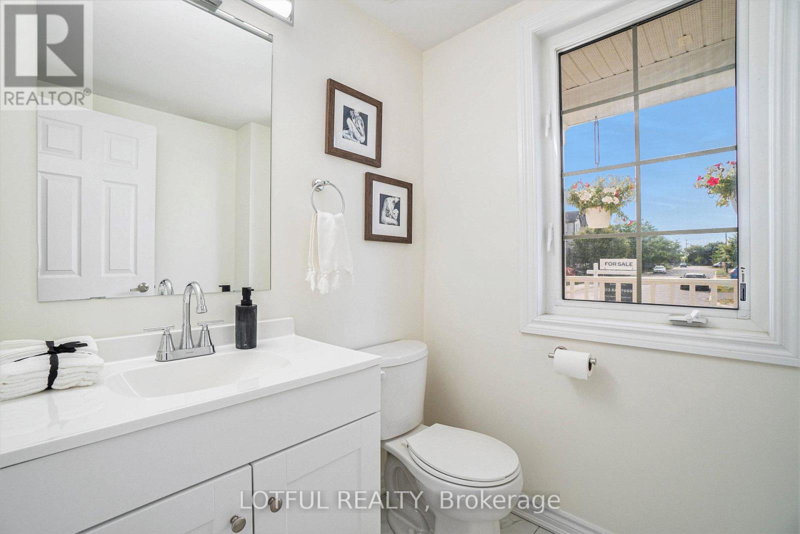 Photo 10 of 881 Campobello Drive, Ottawa ON