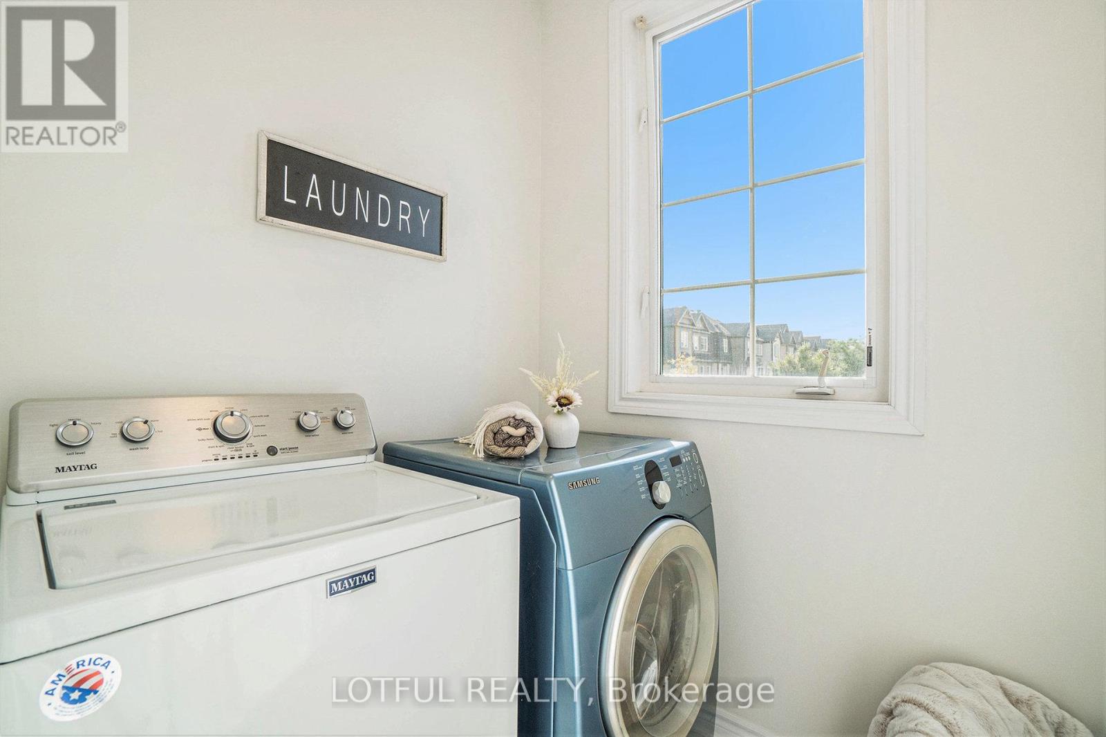 Photo 11 of 881 Campobello Drive, Ottawa ON