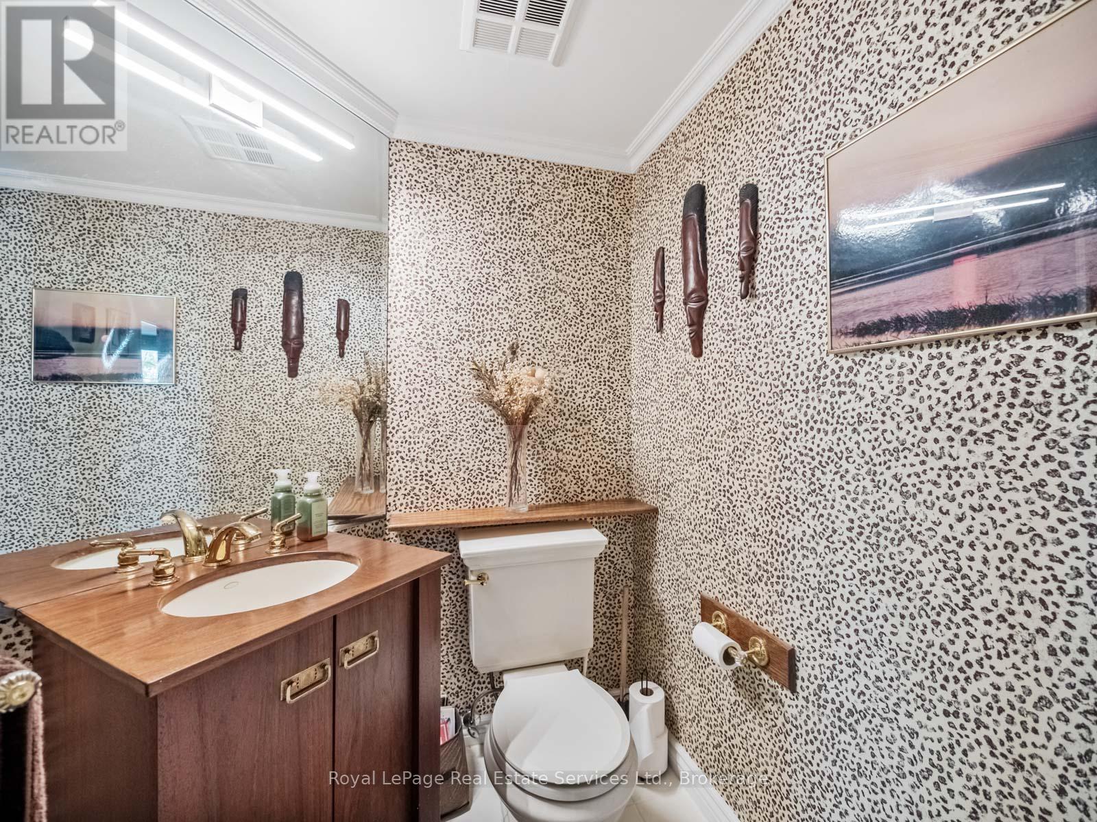 Photo 12 of 310 415 Locust Street, Burlington ON