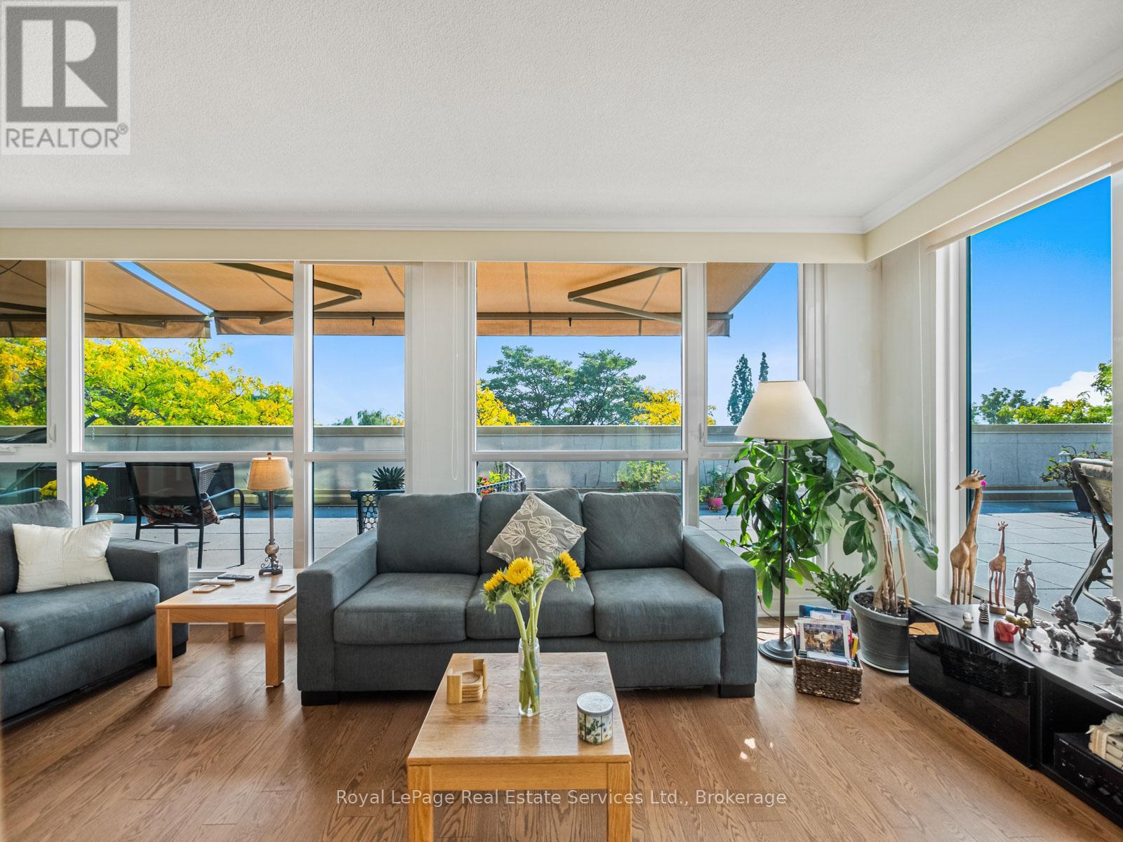 Photo 5 of 310 415 Locust Street, Burlington ON