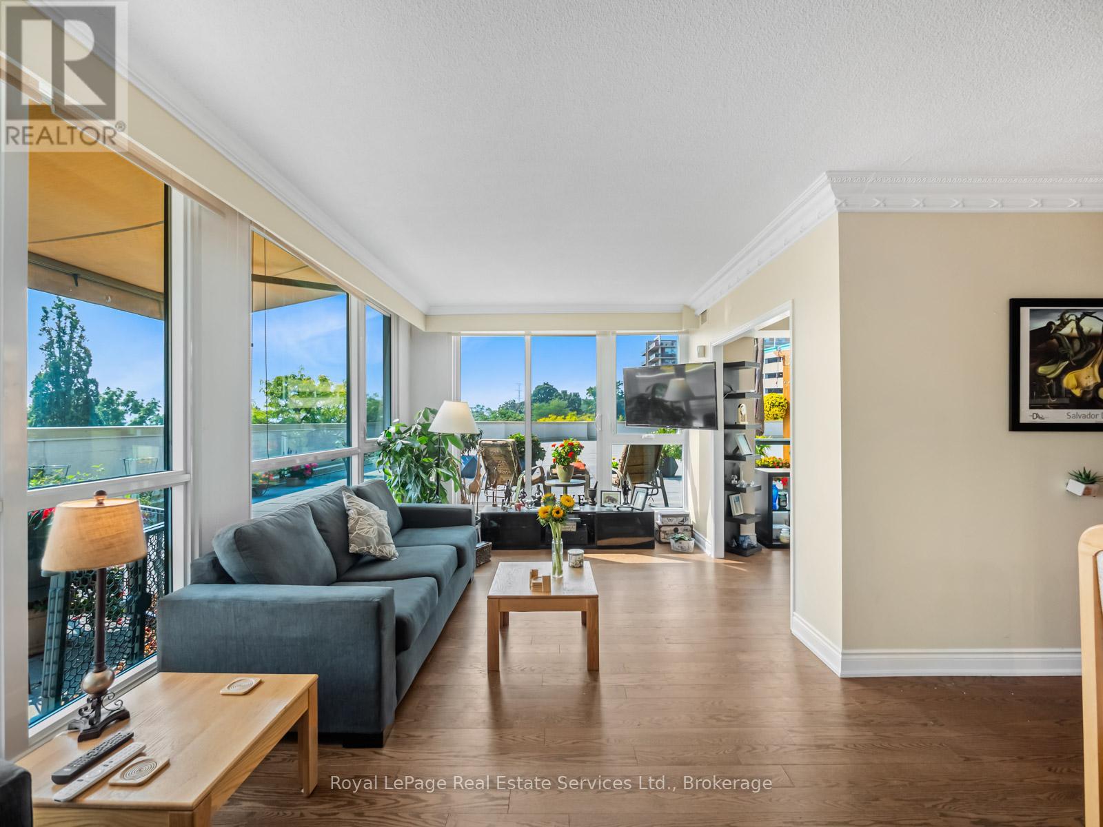 Photo 6 of 310 415 Locust Street, Burlington ON