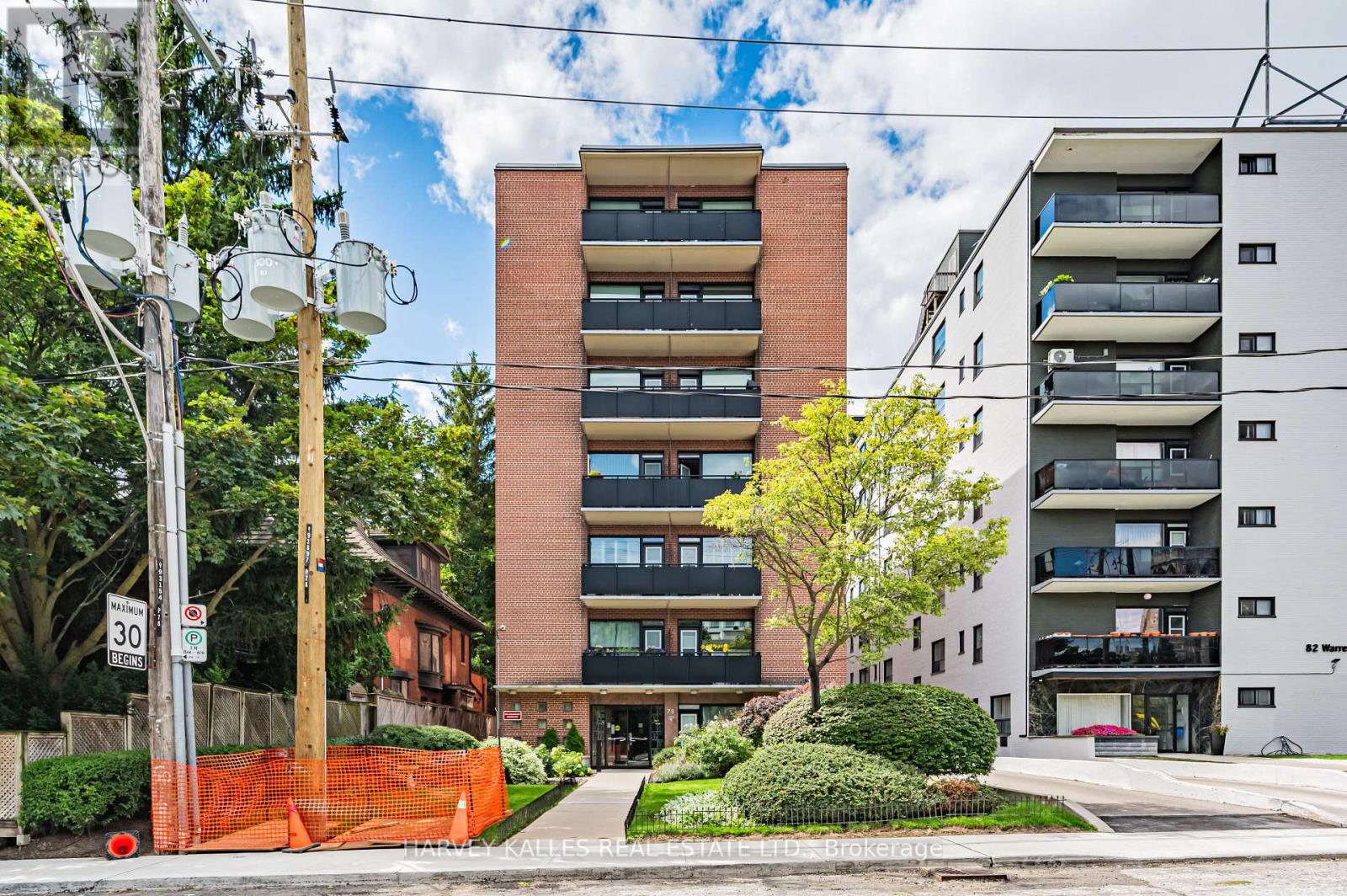 Photo 1 of 706 78 Warren Road, Toronto ON