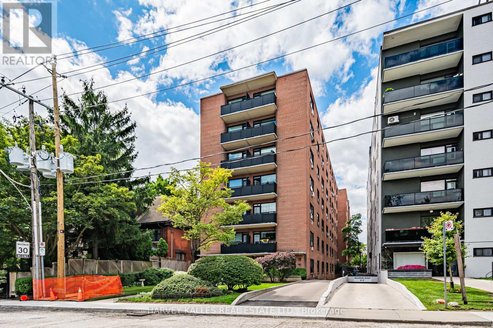 Photo 2 of 706 78 Warren Road, Toronto ON