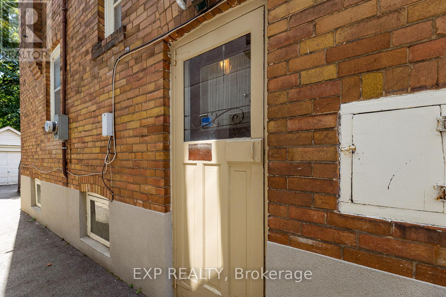 Photo 4 of 33 Brookdale Avenue, Toronto ON