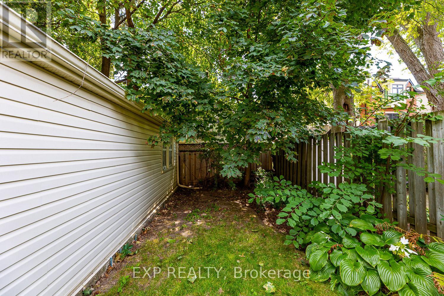 Photo 9 of 33 Brookdale Avenue, Toronto ON