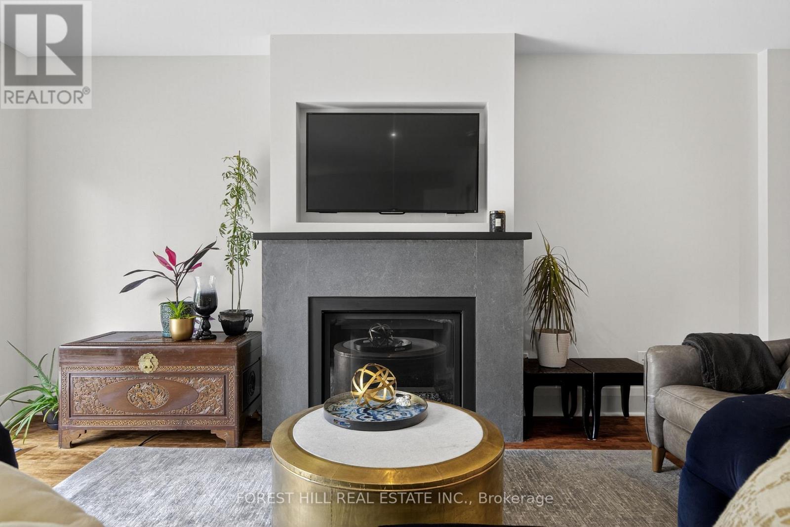 Photo 17 of 82 Pinewood Avenue, Toronto ON