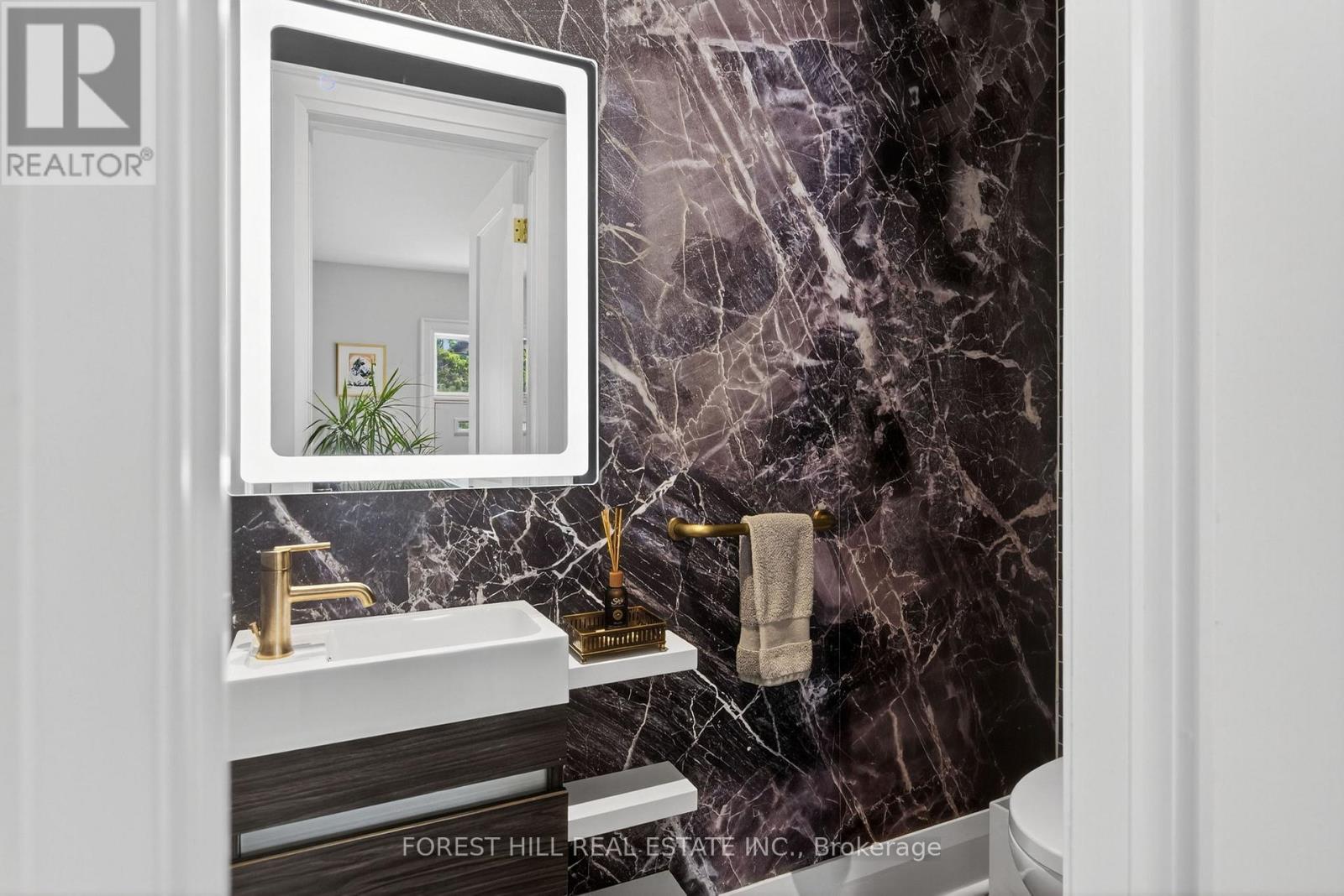 Photo 19 of 82 Pinewood Avenue, Toronto ON