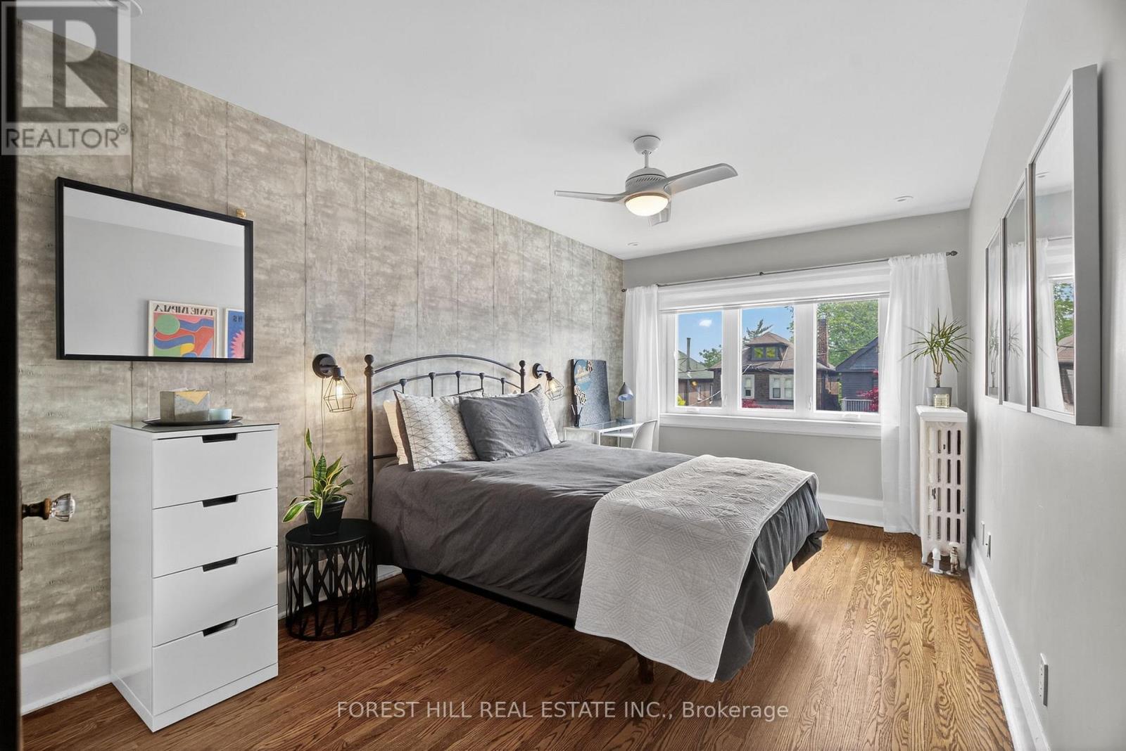 Photo 26 of 82 Pinewood Avenue, Toronto ON