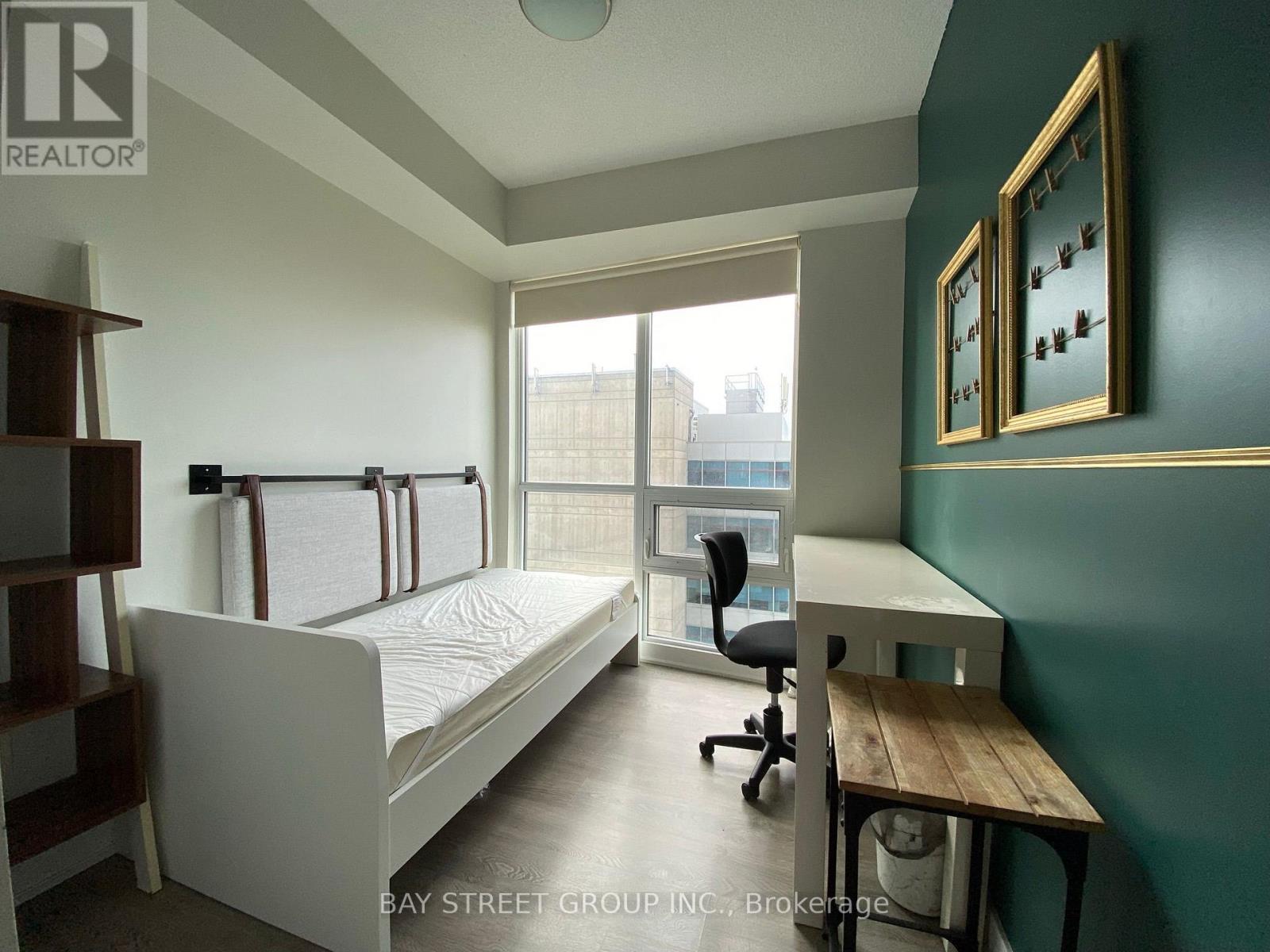 Photo 6 of 1405 30 Roehampton Avenue, Toronto ON