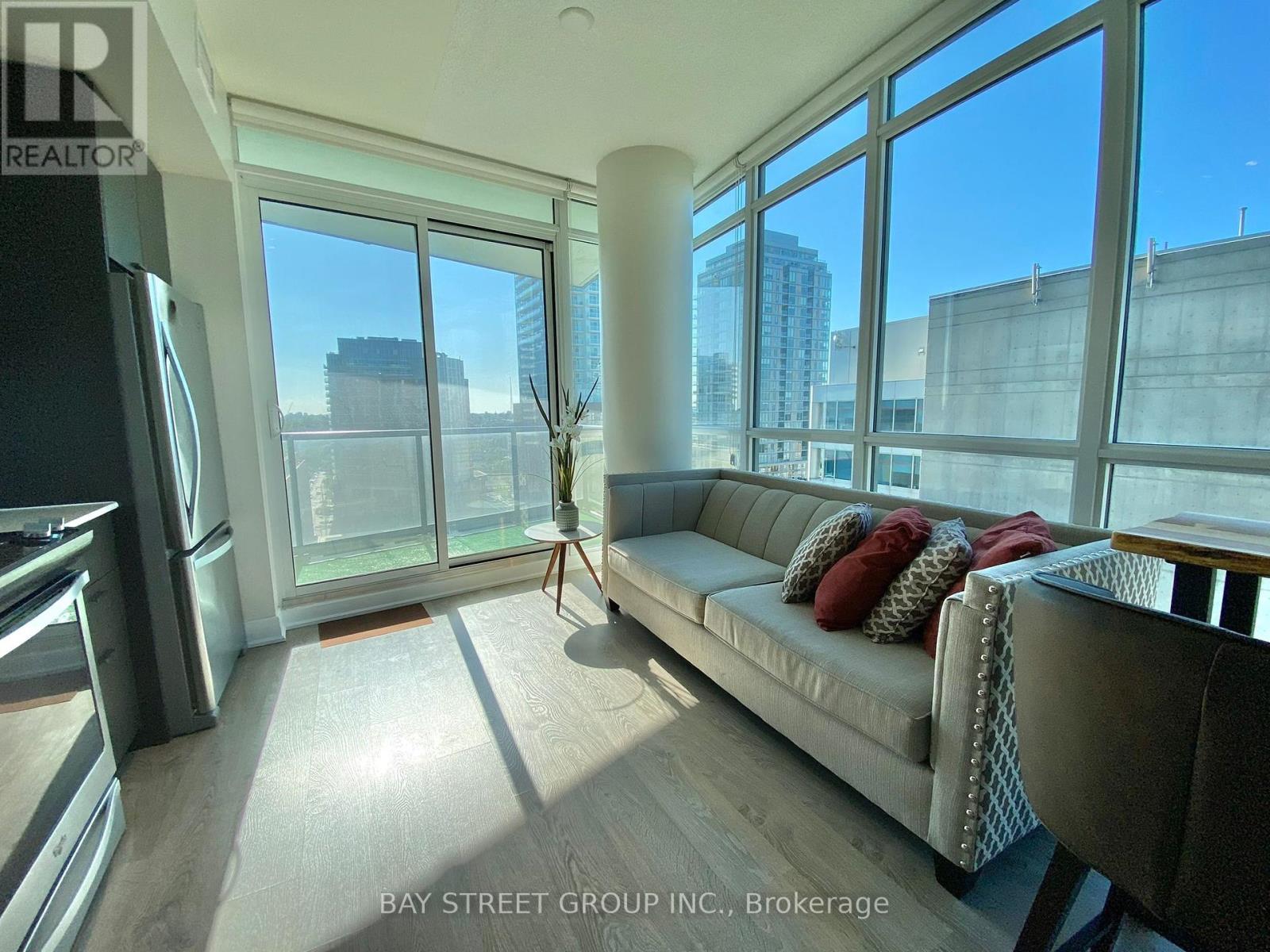 Photo 8 of 1405 30 Roehampton Avenue, Toronto ON