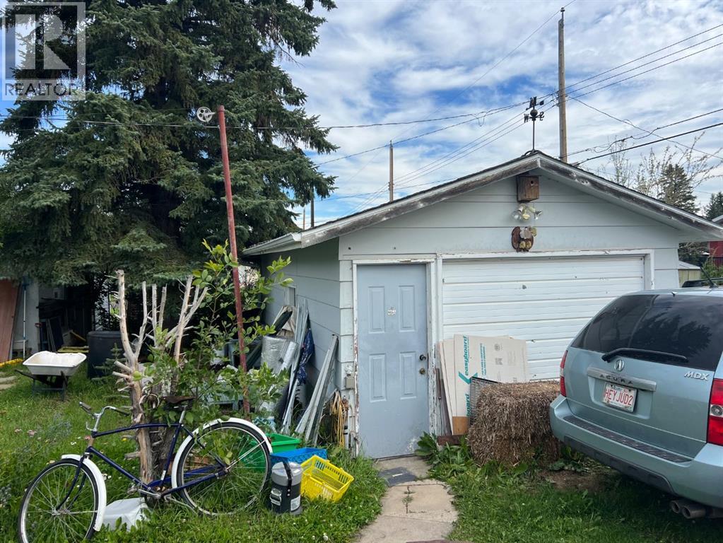 Photo 16 of 5233 50 Street, Daysland AB