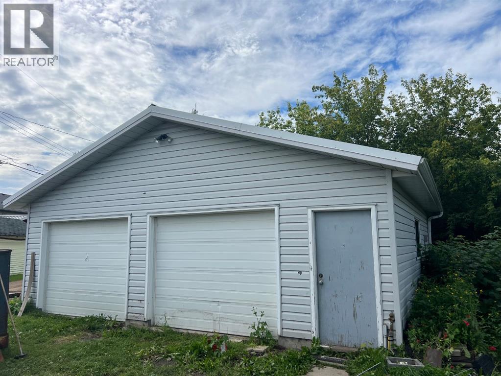 Photo 17 of 5233 50 Street, Daysland AB