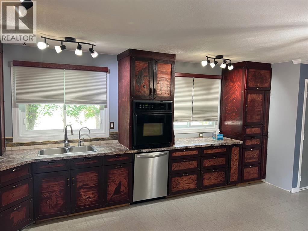 Photo 3 of 5233 50 Street, Daysland AB