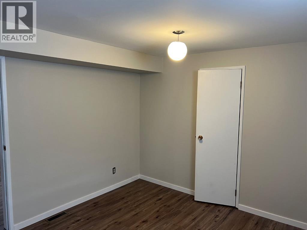 Photo 6 of 5233 50 Street, Daysland AB