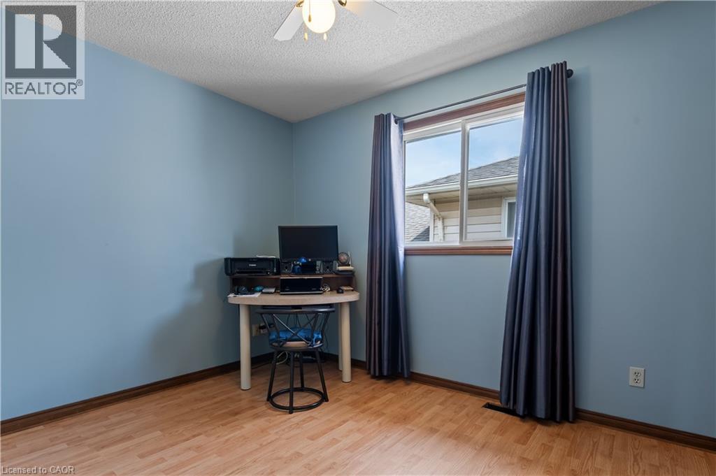 Photo 17 of 53 Northridge Drive, Smithville ON