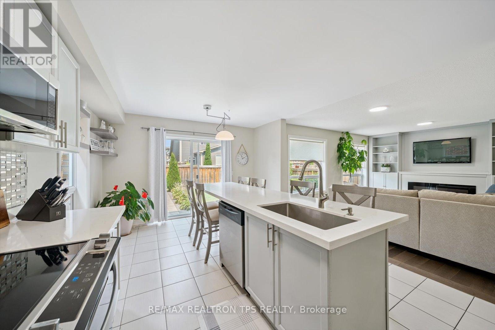 Photo 11 of 205 Blackwell Crescent, Oshawa ON