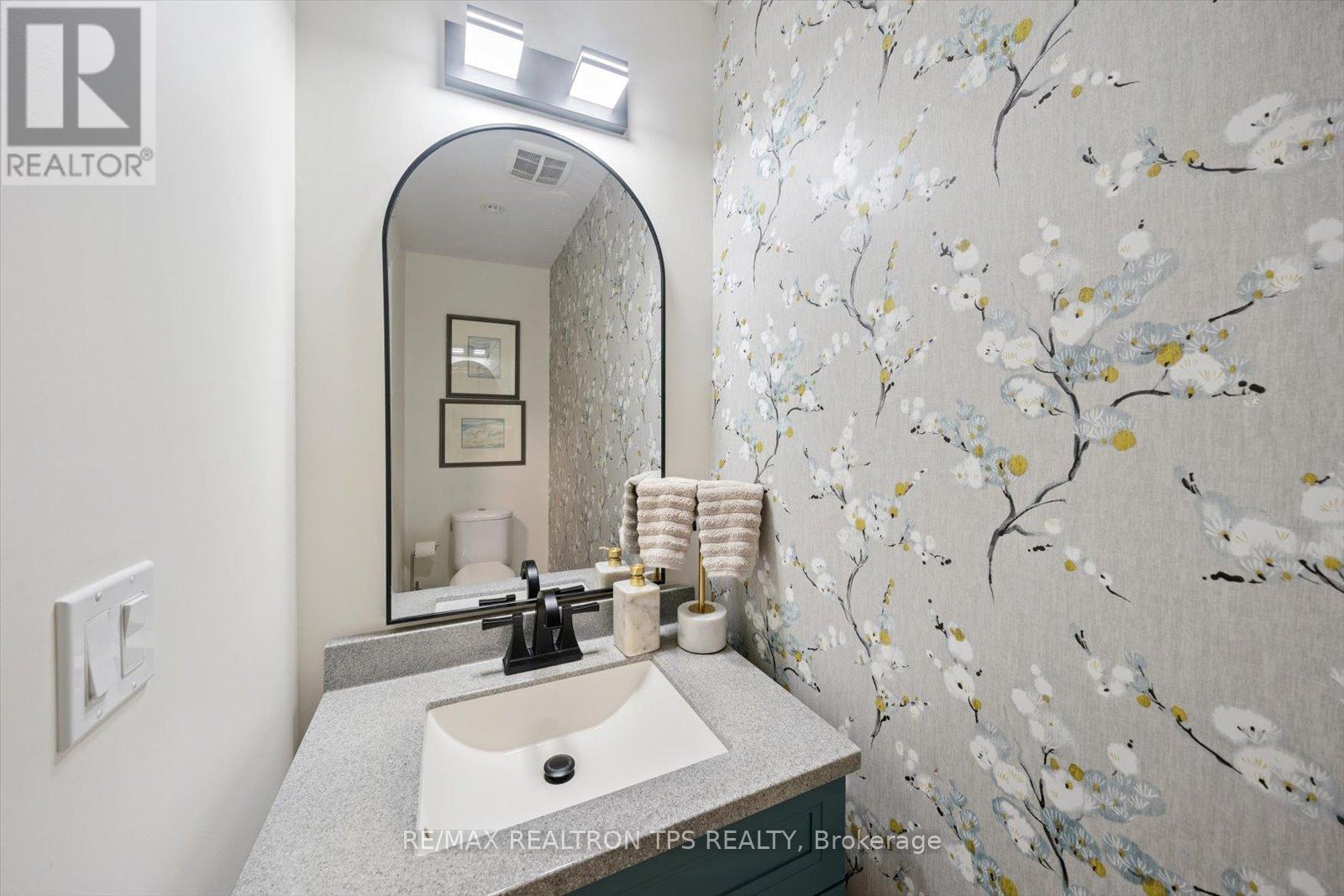 Photo 13 of 205 Blackwell Crescent, Oshawa ON