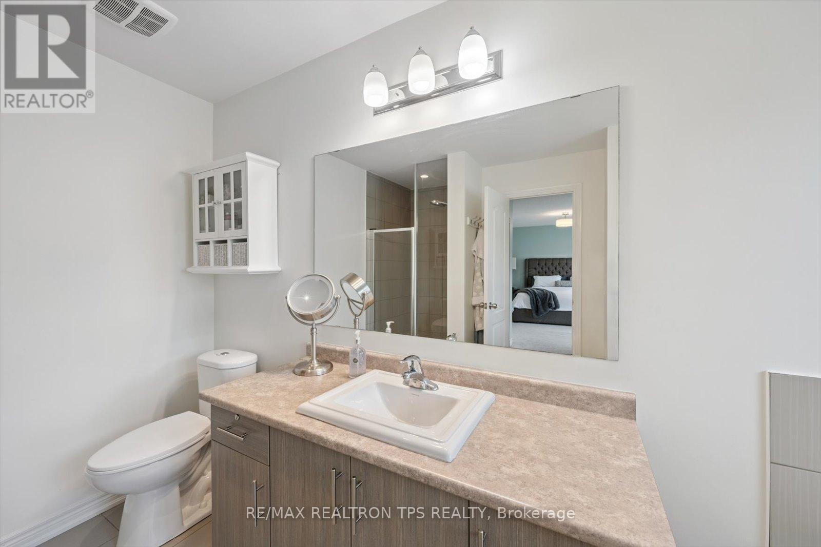 Photo 16 of 205 Blackwell Crescent, Oshawa ON
