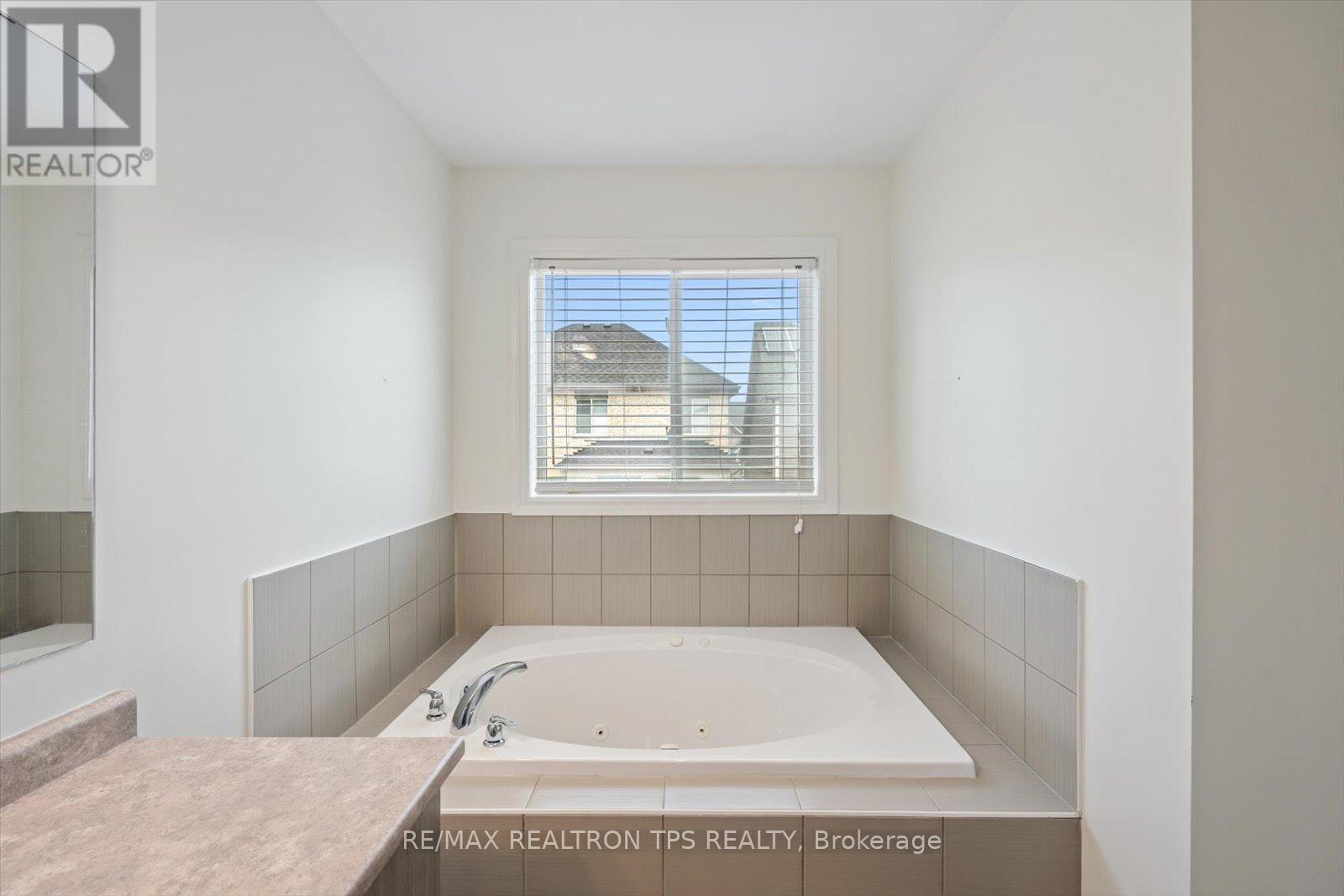 Photo 17 of 205 Blackwell Crescent, Oshawa ON