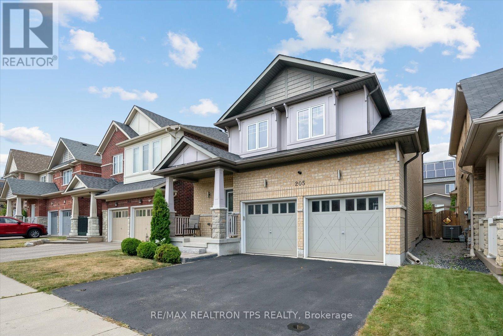 Photo 2 of 205 Blackwell Crescent, Oshawa ON