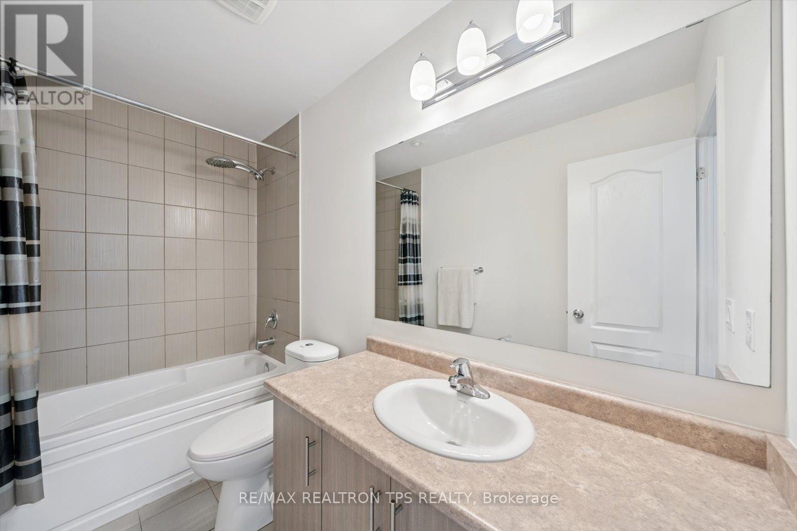 Photo 22 of 205 Blackwell Crescent, Oshawa ON