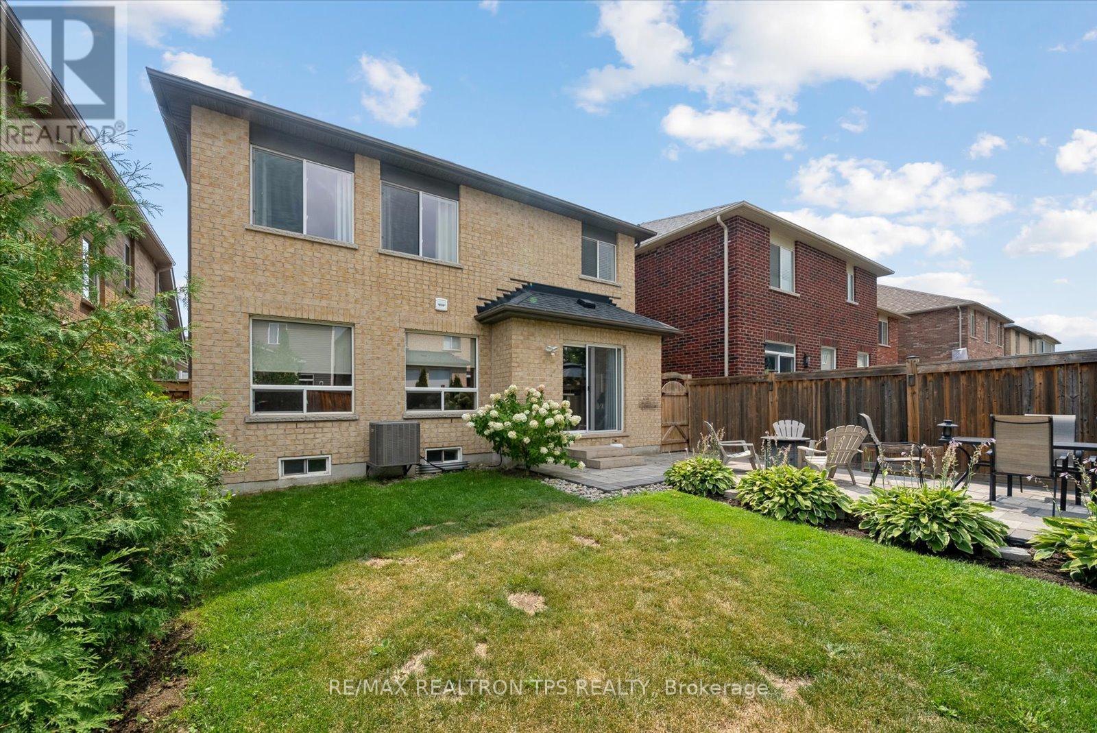 Photo 26 of 205 Blackwell Crescent, Oshawa ON