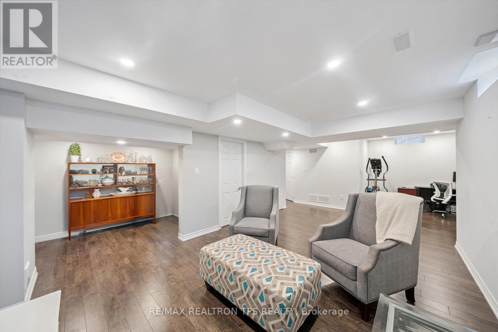 Photo 29 of 205 Blackwell Crescent, Oshawa ON