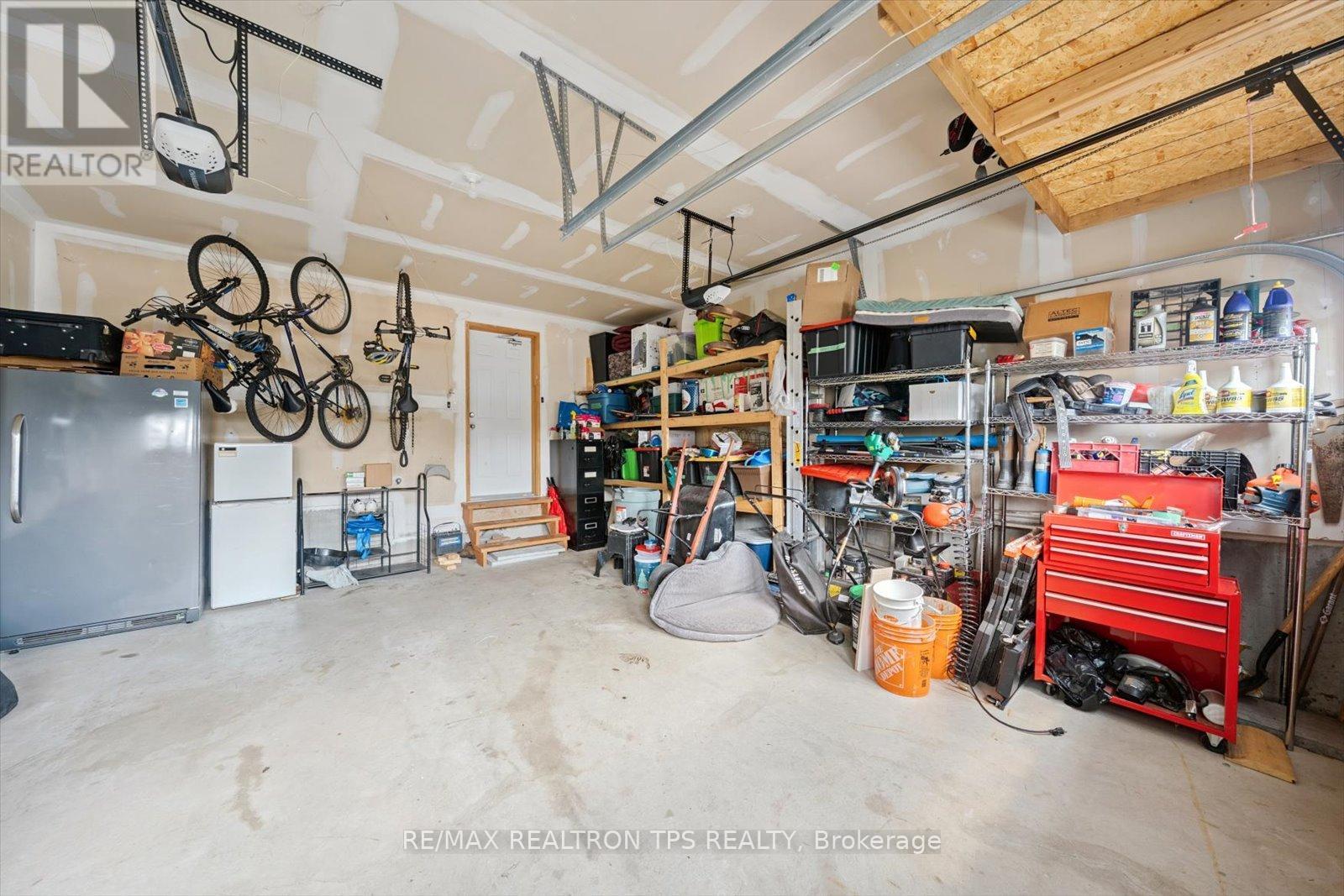 Photo 35 of 205 Blackwell Crescent, Oshawa ON