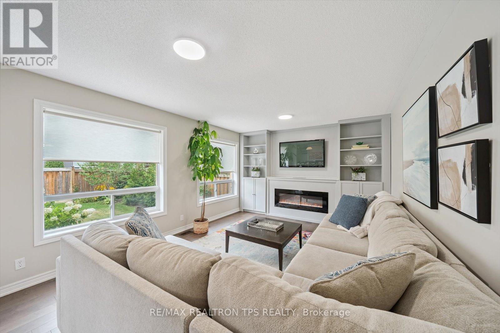 Photo 6 of 205 Blackwell Crescent, Oshawa ON
