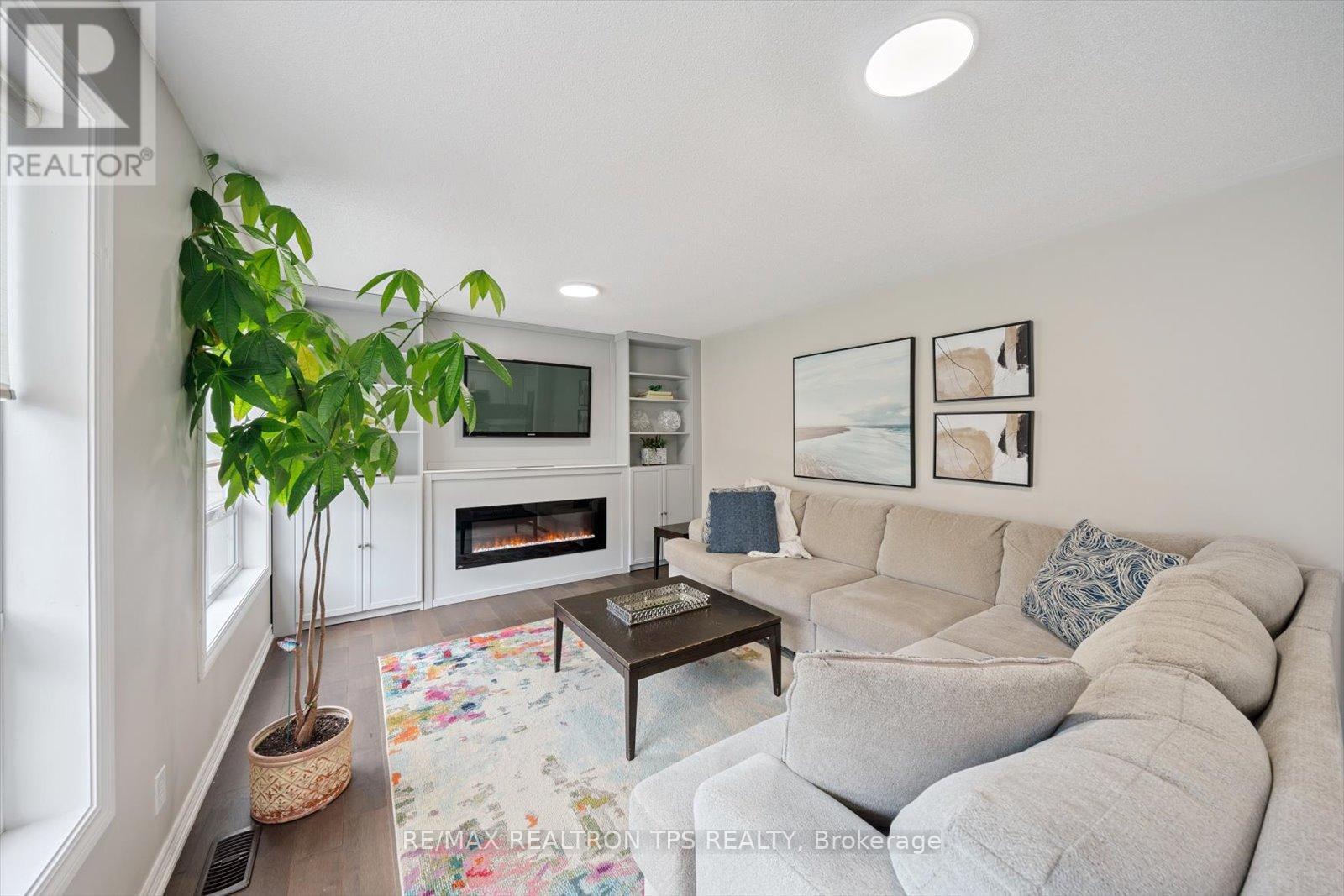 Photo 7 of 205 Blackwell Crescent, Oshawa ON