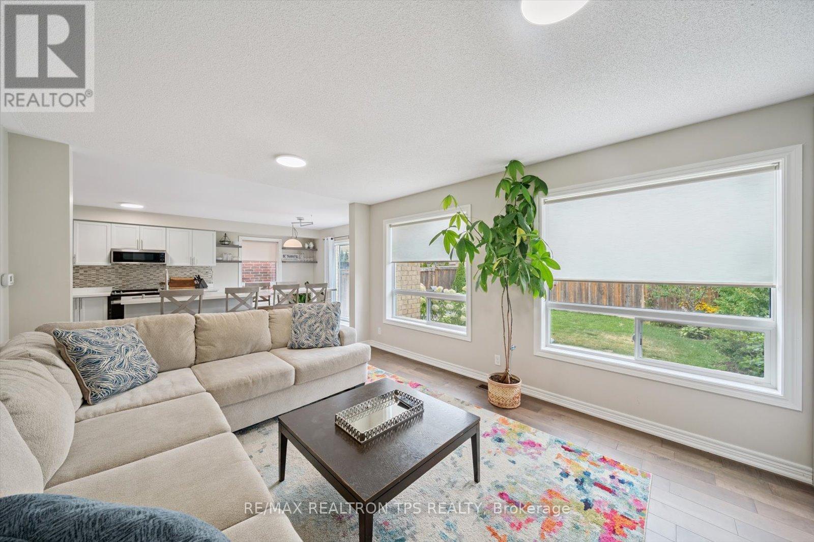 Photo 8 of 205 Blackwell Crescent, Oshawa ON