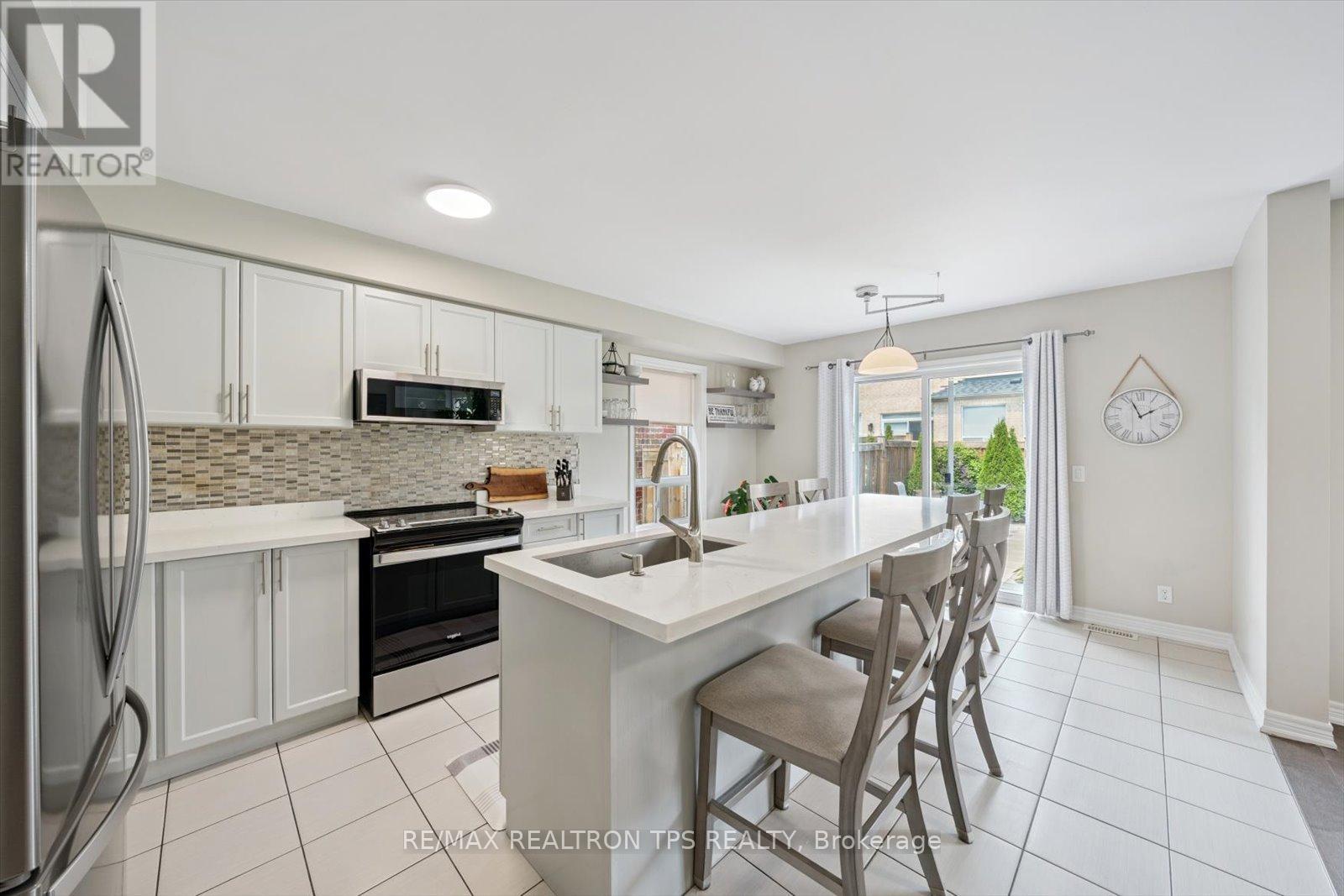 Photo 9 of 205 Blackwell Crescent, Oshawa ON