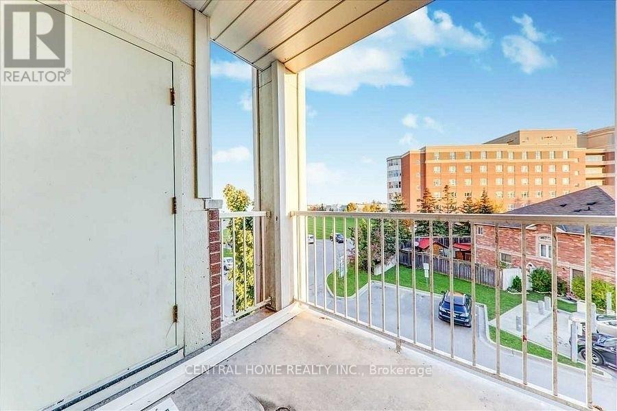 Photo 12 of 329 5225 Finch Avenue, Toronto ON