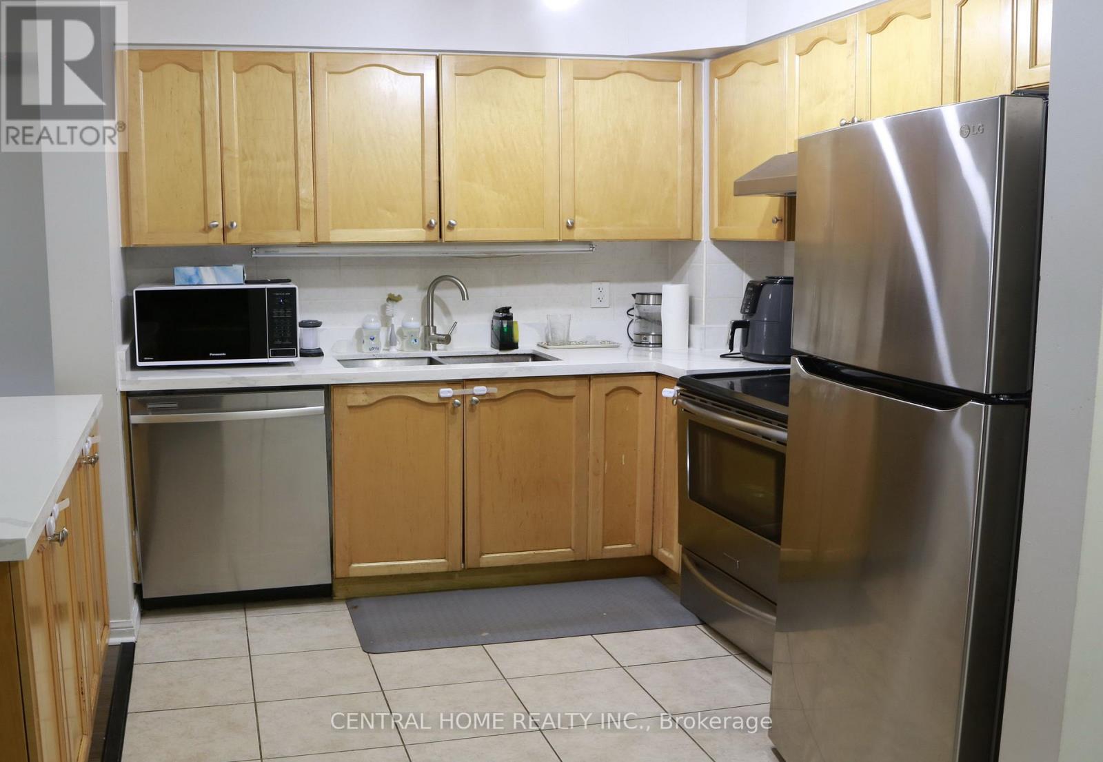 Photo 4 of 329 5225 Finch Avenue, Toronto ON