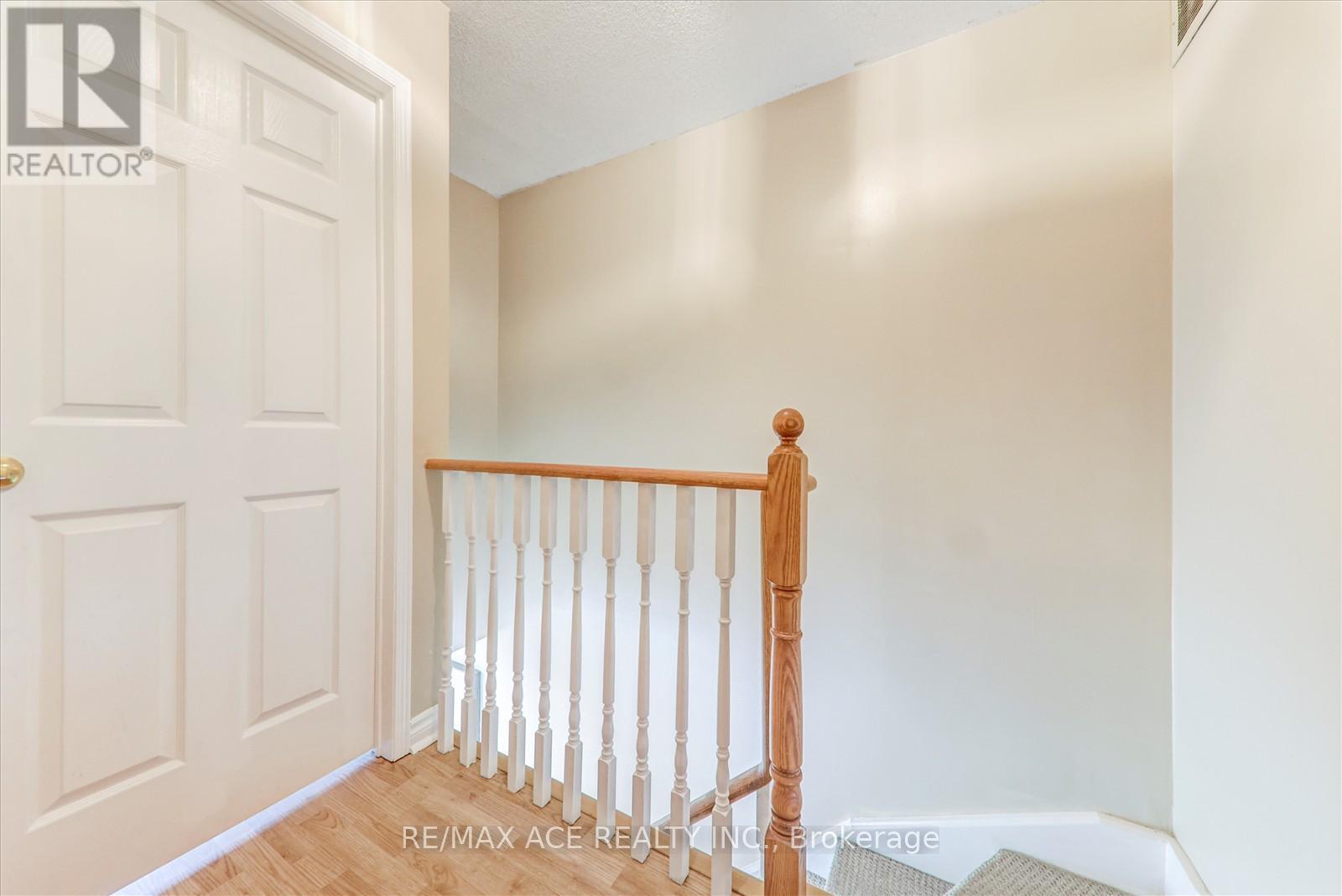Photo 16 of 102 2 Hedge End Road, Toronto ON