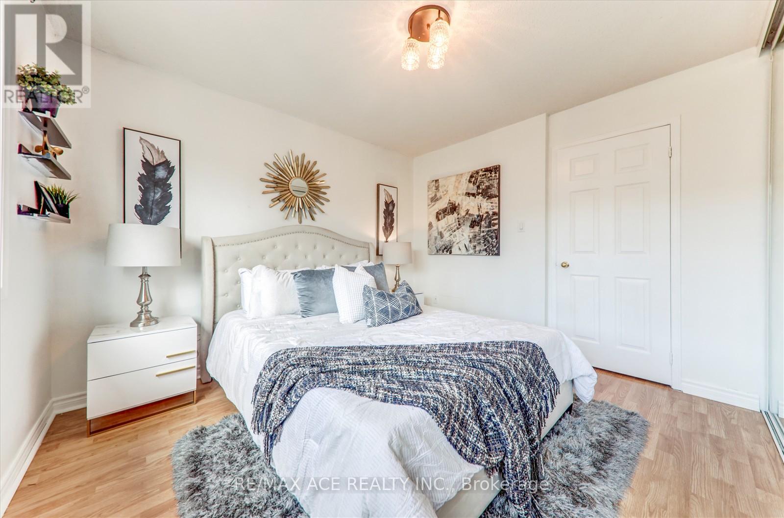 Photo 18 of 102 2 Hedge End Road, Toronto ON