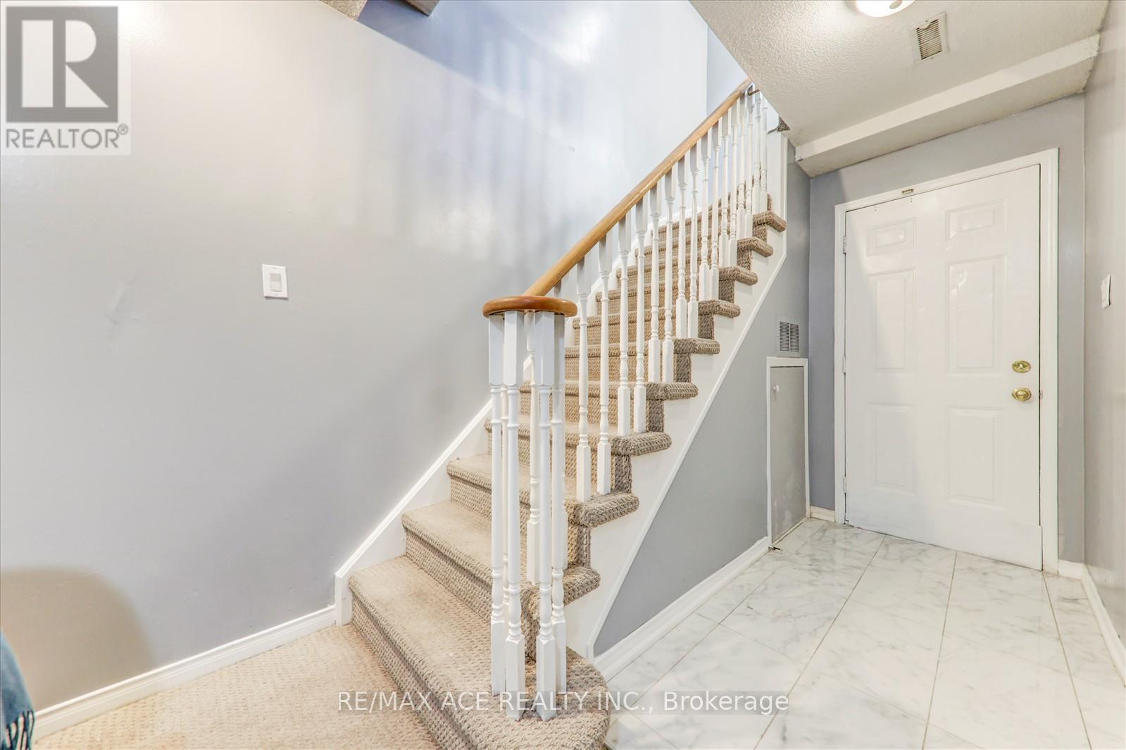 Photo 24 of 102 2 Hedge End Road, Toronto ON