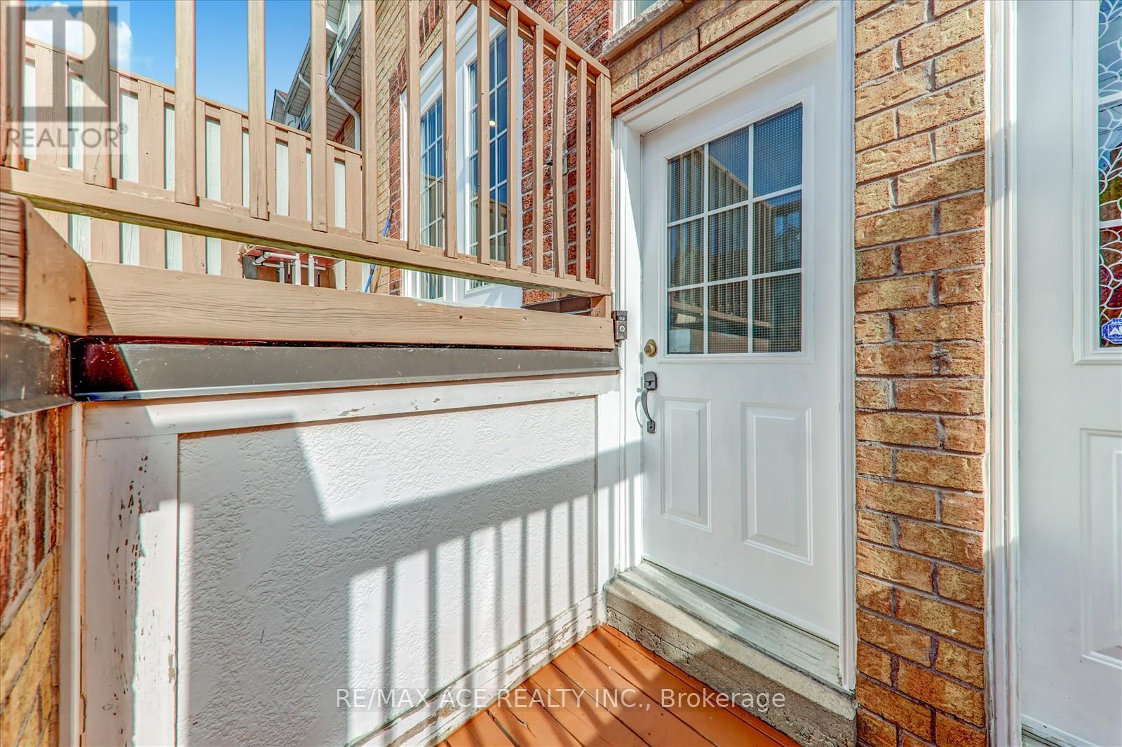 Photo 4 of 102 2 Hedge End Road, Toronto ON