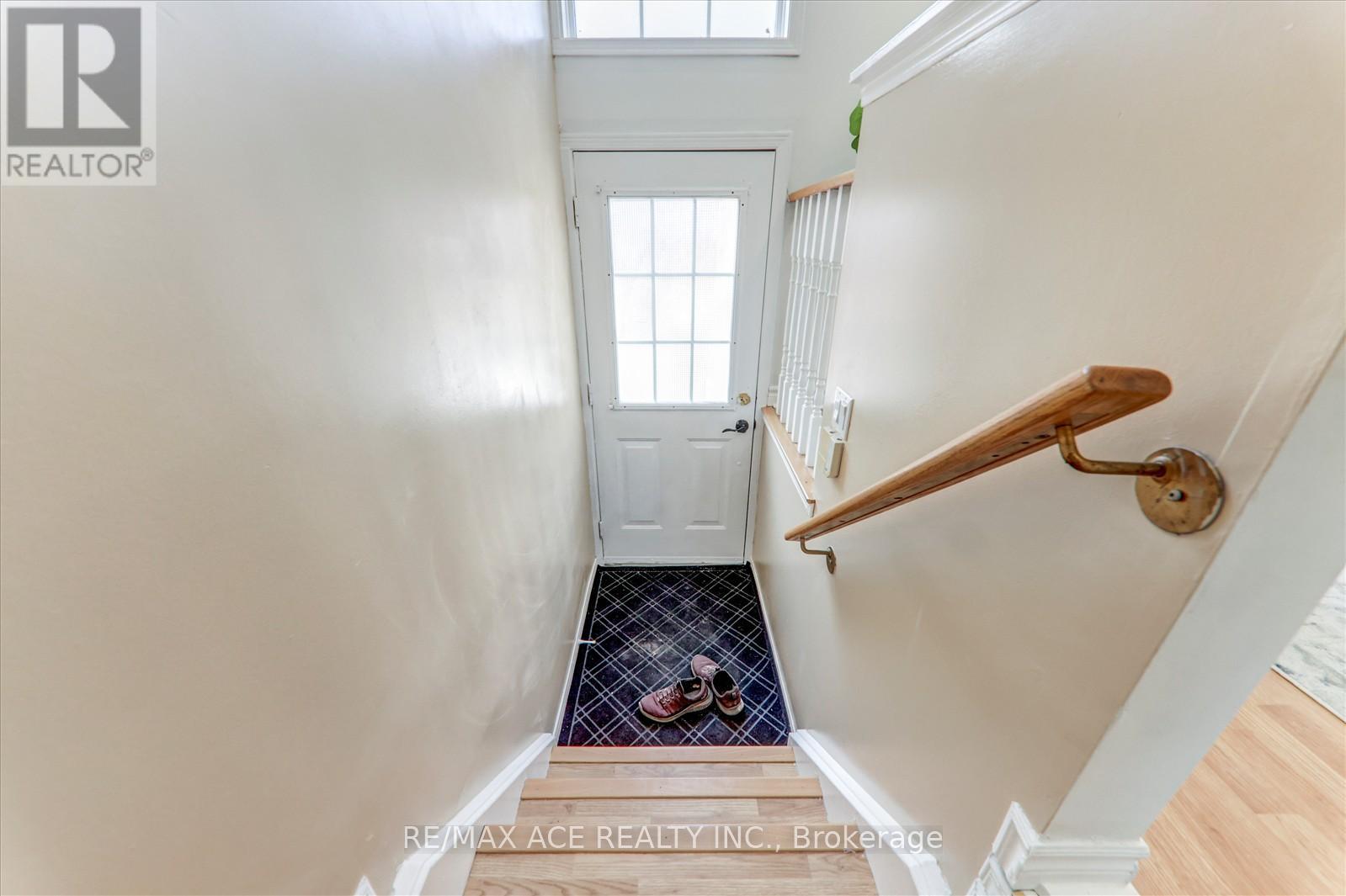 Photo 5 of 102 2 Hedge End Road, Toronto ON