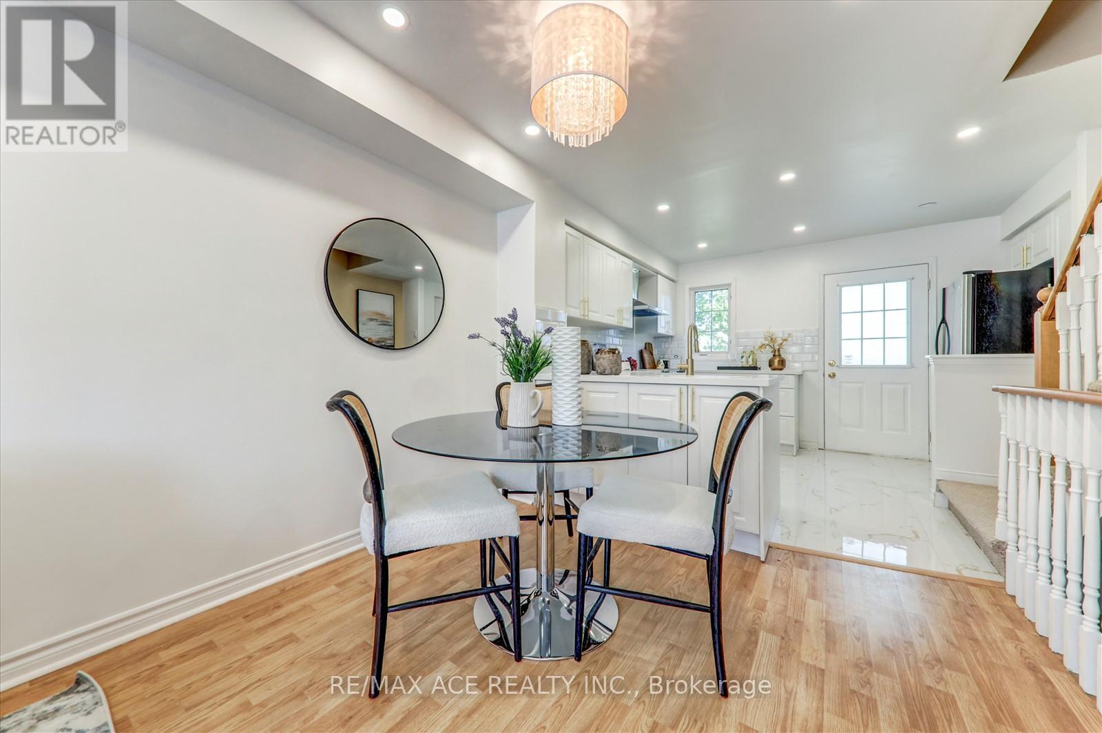 Photo 8 of 102 2 Hedge End Road, Toronto ON