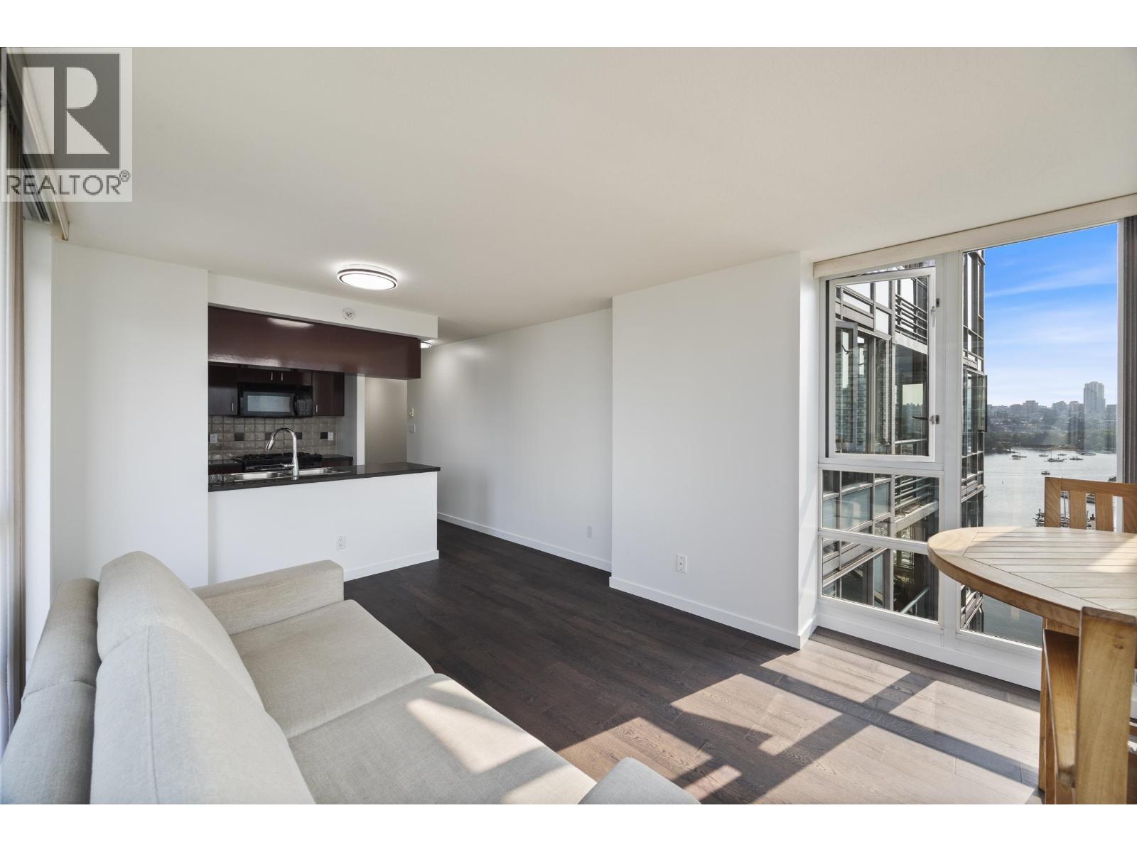 Photo 10 of 1901 1033 Marinaside Crescent, Vancouver BC