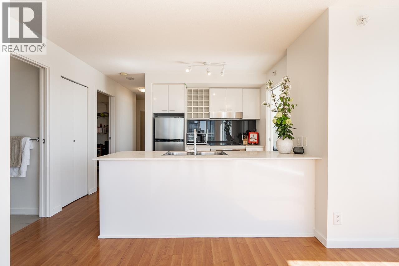 Photo 10 of 2803 111 W Georgia Street, Vancouver BC