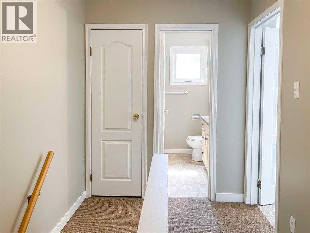 Photo 11 of 1427 Lakemount Boulevard S, Lethbridge AB