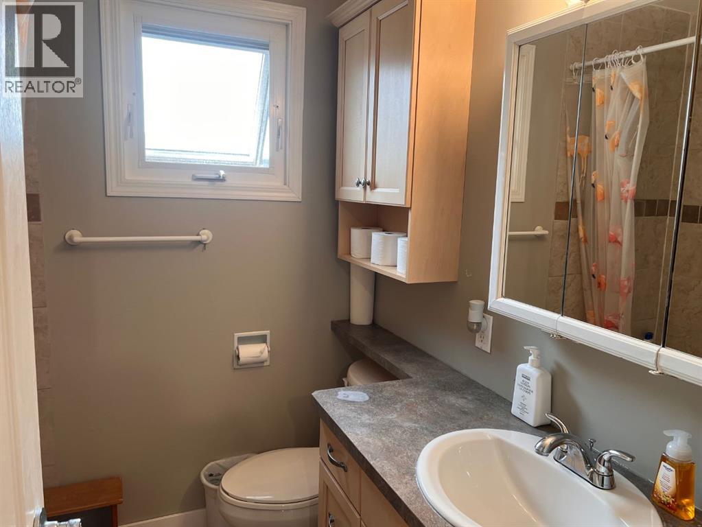 Photo 14 of 1427 Lakemount Boulevard S, Lethbridge AB