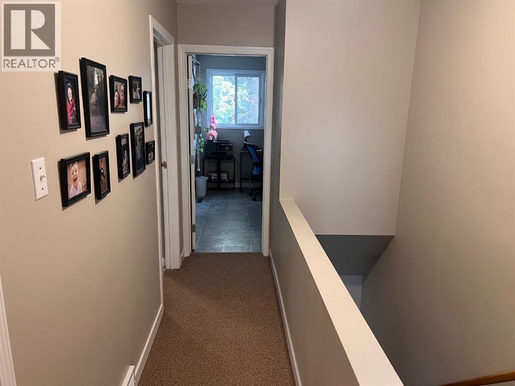 Photo 15 of 1427 Lakemount Boulevard S, Lethbridge AB